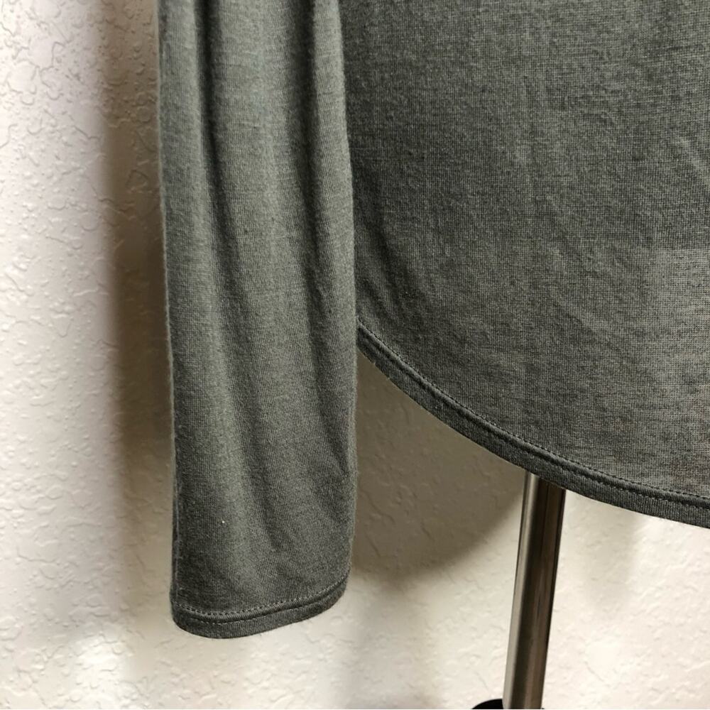 Vince green gray silky front knit back long sleeve v neck top size Small - Picture 13 of 14